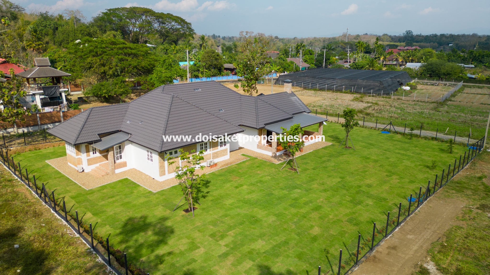 Mae Rim-DSP-(HS364-03) Beautiful Brand New 3-Bedroom English Country Cottage Home for Sale in Huai Sai