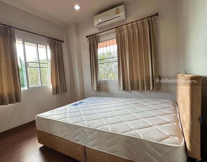 Two-story detached house with 5 bedrooms and 4 bathrooms located in Hang Dong