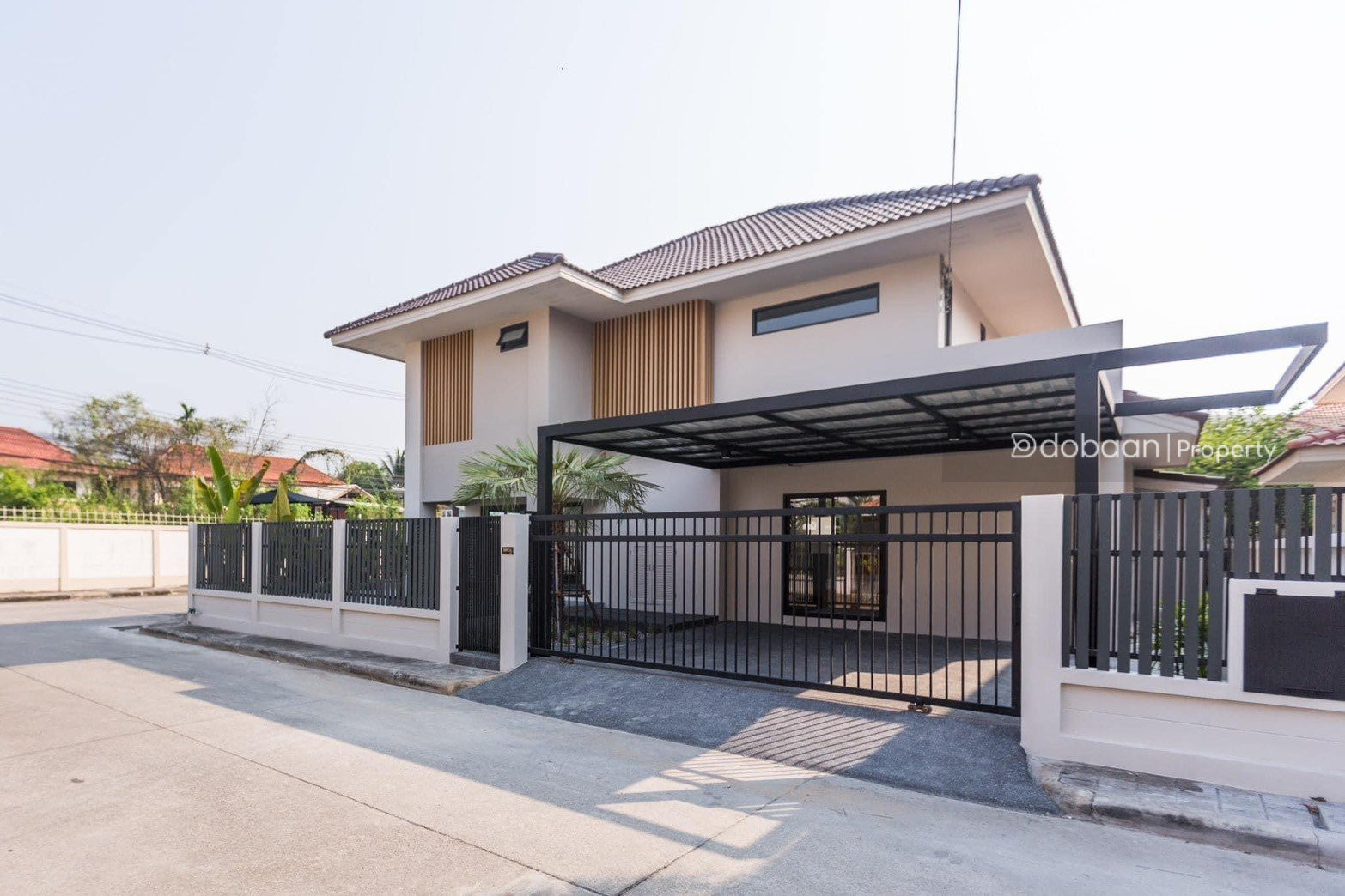 Two-story single house with 4 bedrooms and 4 bathrooms