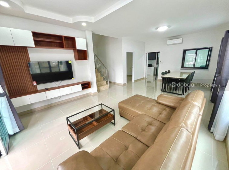 Two-story house with 4 bedrooms and 3 bathrooms in the Chiang Mai city area