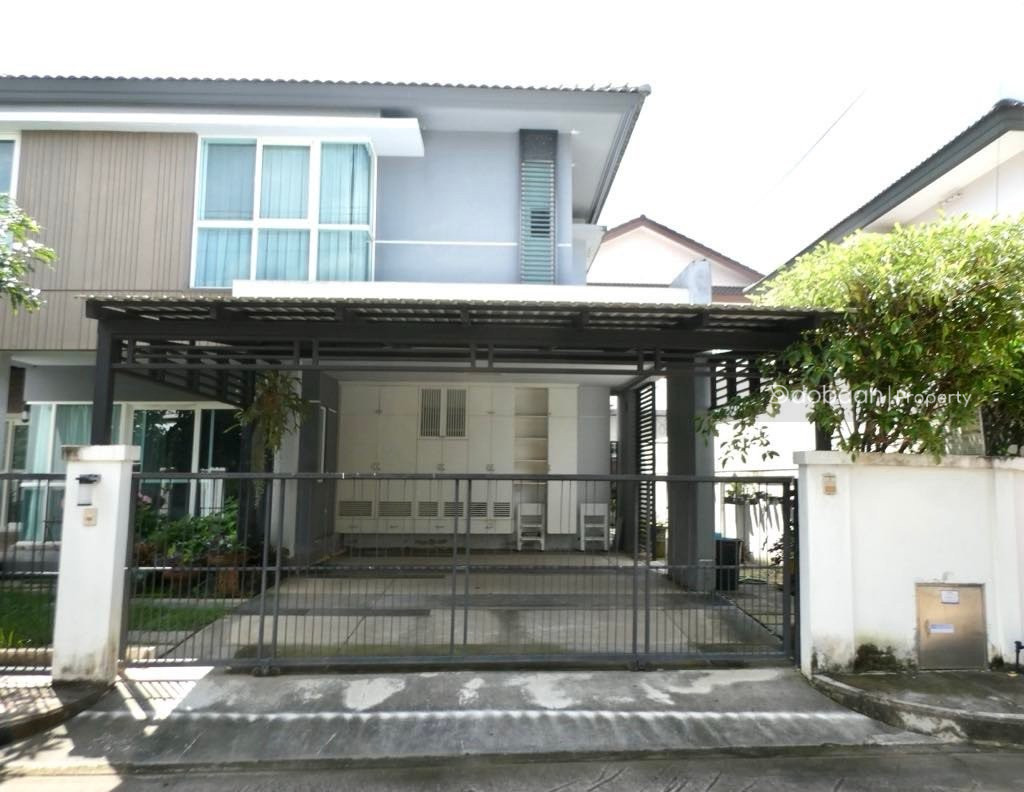 Two-story detached house with 3 bedrooms and 3 bathrooms located in Chiang Mai city