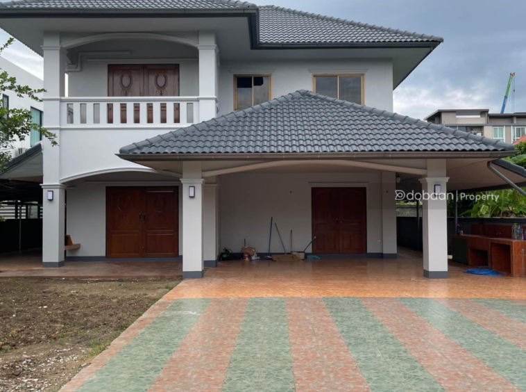 2-storey detached house with 5 bedrooms and 4 bathrooms