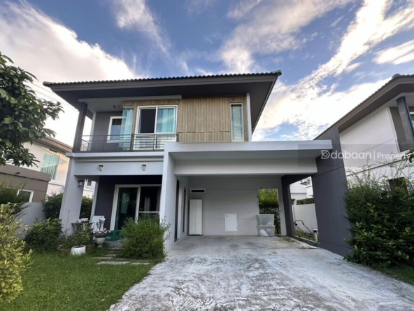 Two-story single-family home with 3 bedrooms and 2 bathrooms in the San Kamphaeng area