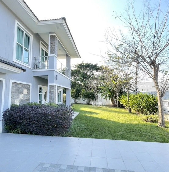 2-story single house with 4 bedrooms and 4 bathrooms in a project near an international school.-DB-RSHSHCMISS87