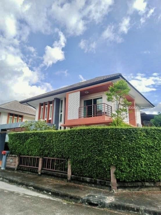 A two-story detached house with 4 bedrooms and 3 bathrooms in the Saraphi area near Waree Chiang Mai School.-DB-RSHSHCMISP35