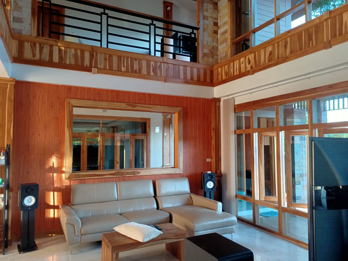 A luxurious mountain-view vacation home  2-story single house with 5 bedrooms and 5 bathrooms in Pong Tam