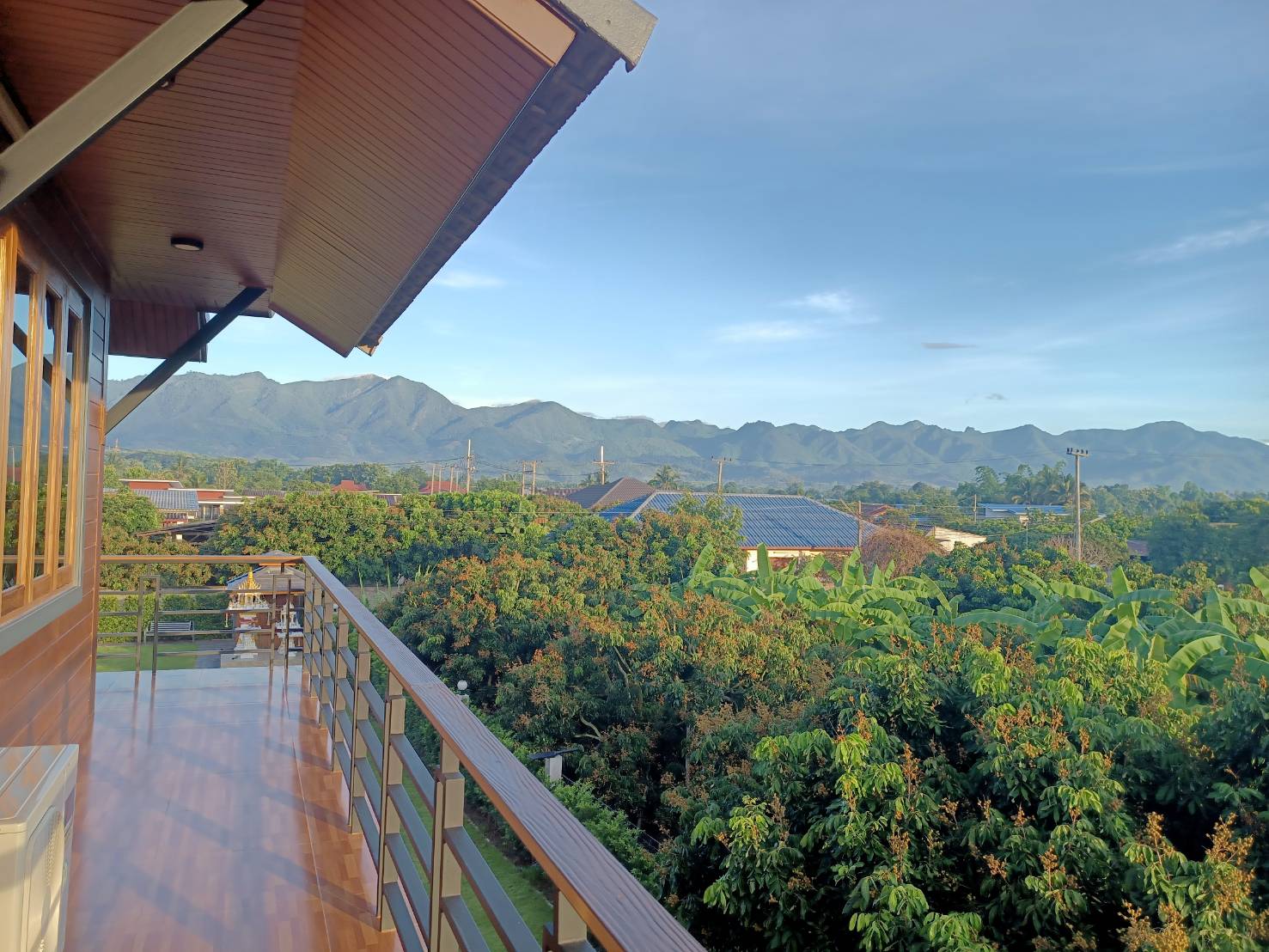 A luxurious mountain-view vacation home  2-story single house with 5 bedrooms and 5 bathrooms in Pong Tam