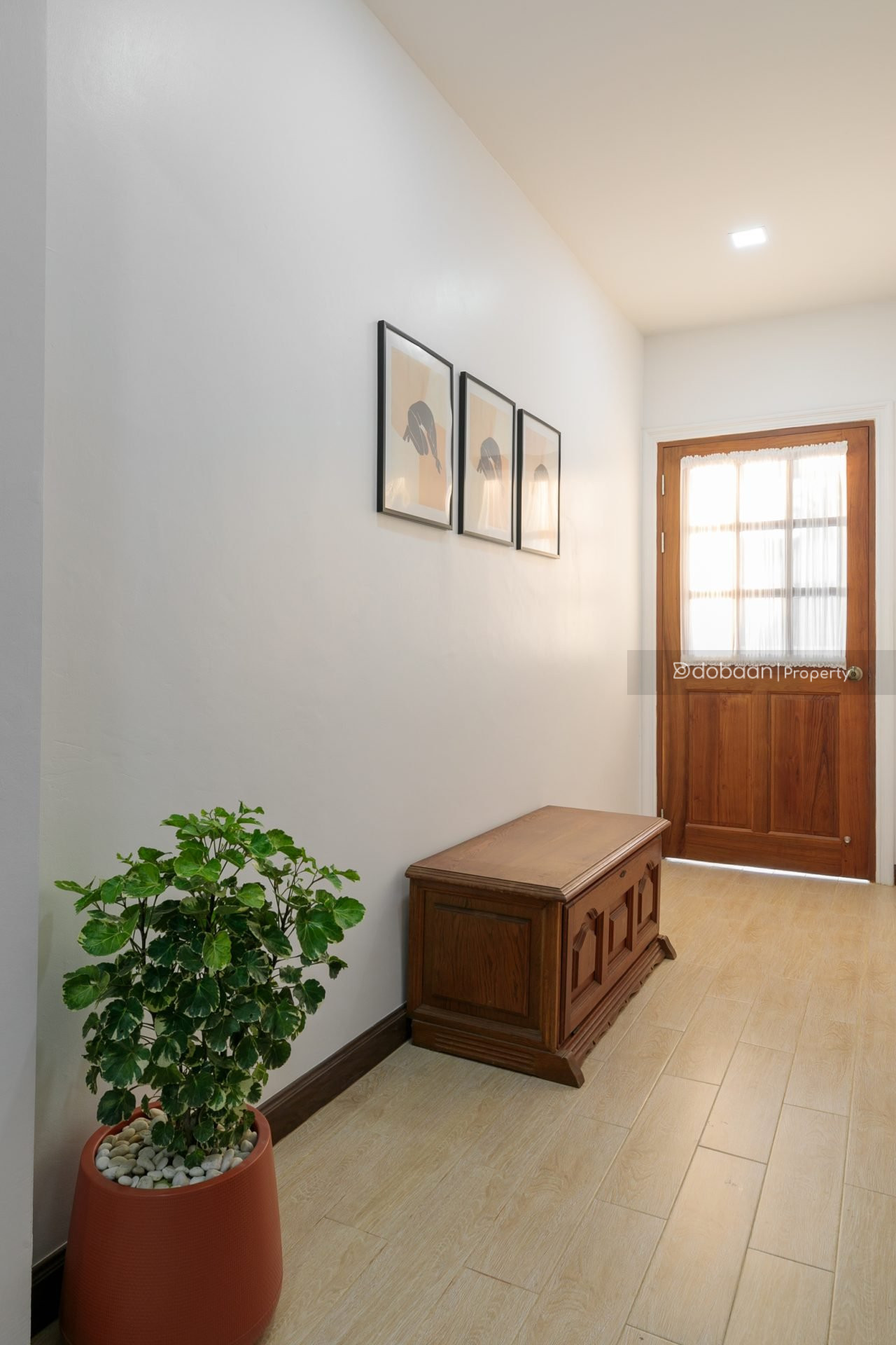 A two-story detached house with three bedrooms and four bathrooms located in the Hang Dong area