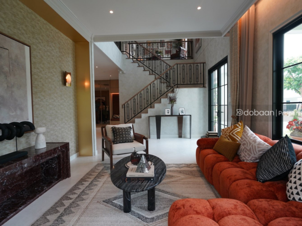 A two-story detached house with five bedrooms and six bathrooms in the Chiang Mai city area