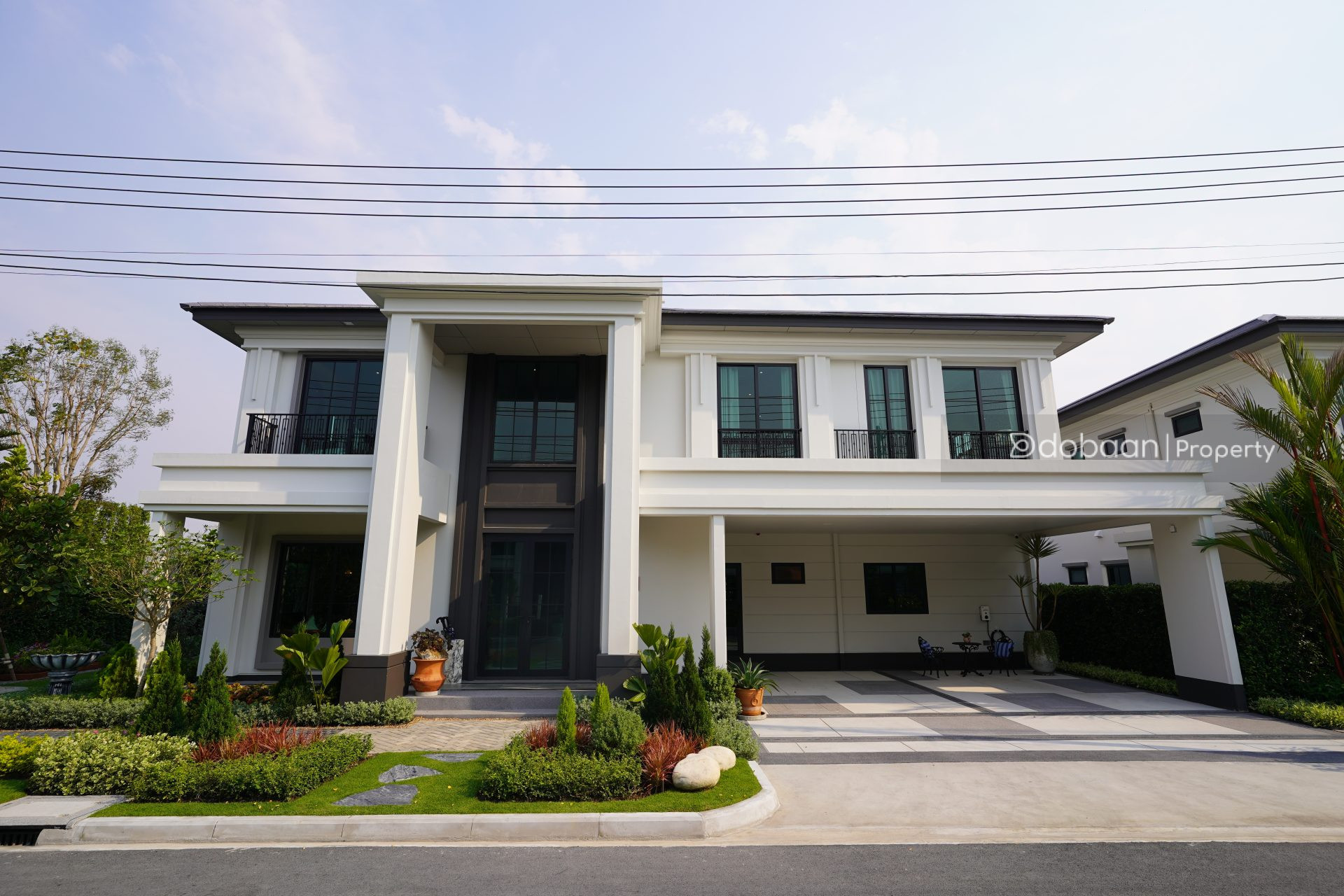 A two-story detached house with five bedrooms and six bathrooms in the Chiang Mai city area