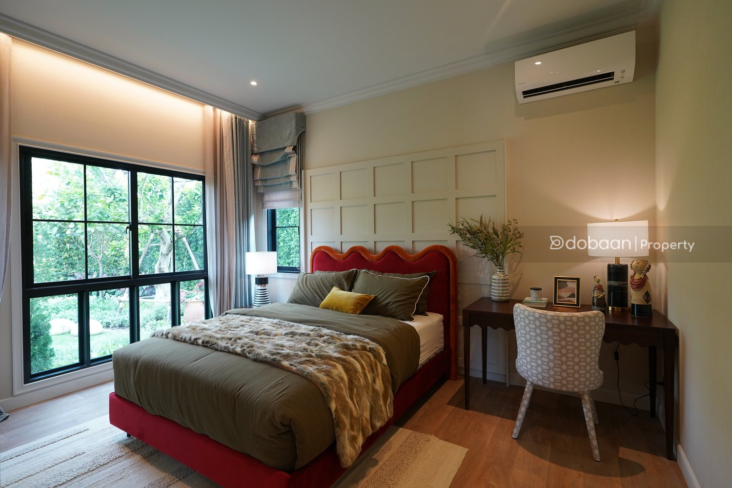 A two-story detached house with five bedrooms and six bathrooms in the Chiang Mai city area