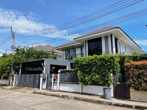 2-story detached house