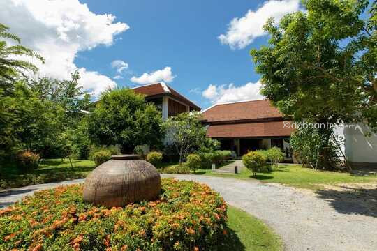 2-story detached house