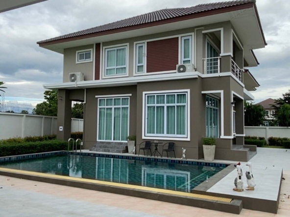 A two-story single-family pool villa with four bedrooms and four bathrooms.-DB-NSHCMISK13