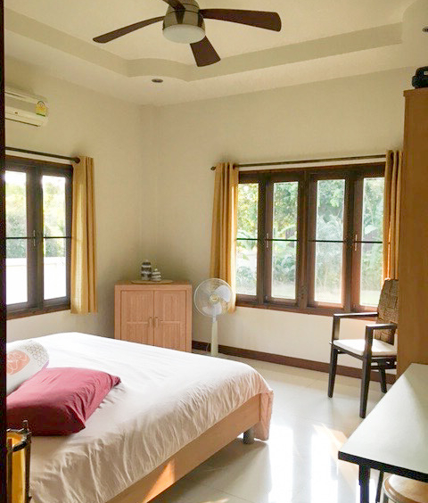 San Kamphaeng-DSP-(HS369-02)  Nice 2 Bedroom Bungalow on a Lake for Sale in On Tai