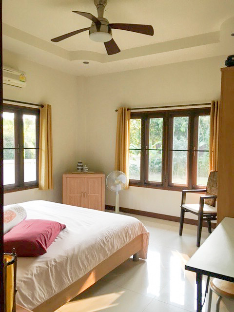 San Kamphaeng-DSP-(HS369-02)  Nice 2 Bedroom Bungalow on a Lake for Sale in On Tai