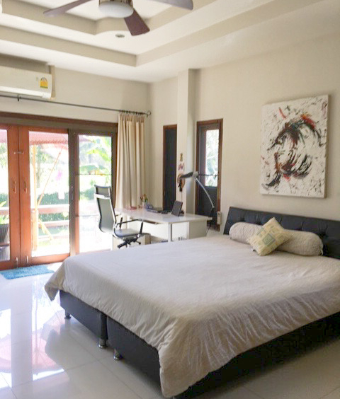 San Kamphaeng-DSP-(HS369-02)  Nice 2 Bedroom Bungalow on a Lake for Sale in On Tai