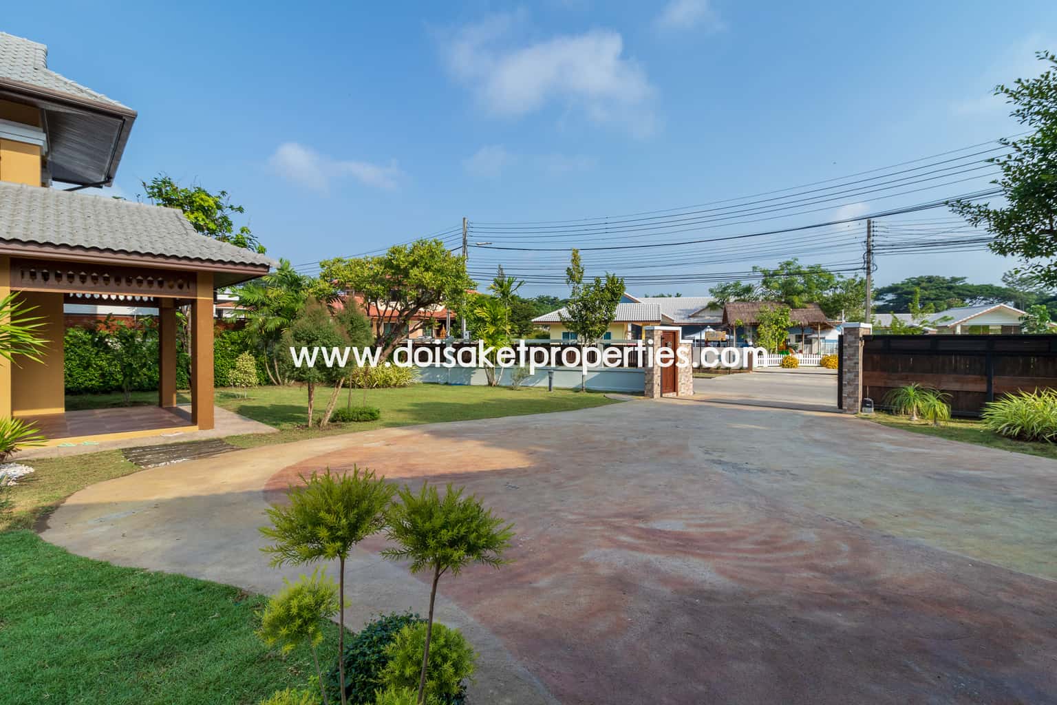 San Sai-DSP-(HS210-04) Gorgeous 2 Storey Home with Swimming Pool for Sale in a Moo Baan in San Na Meng