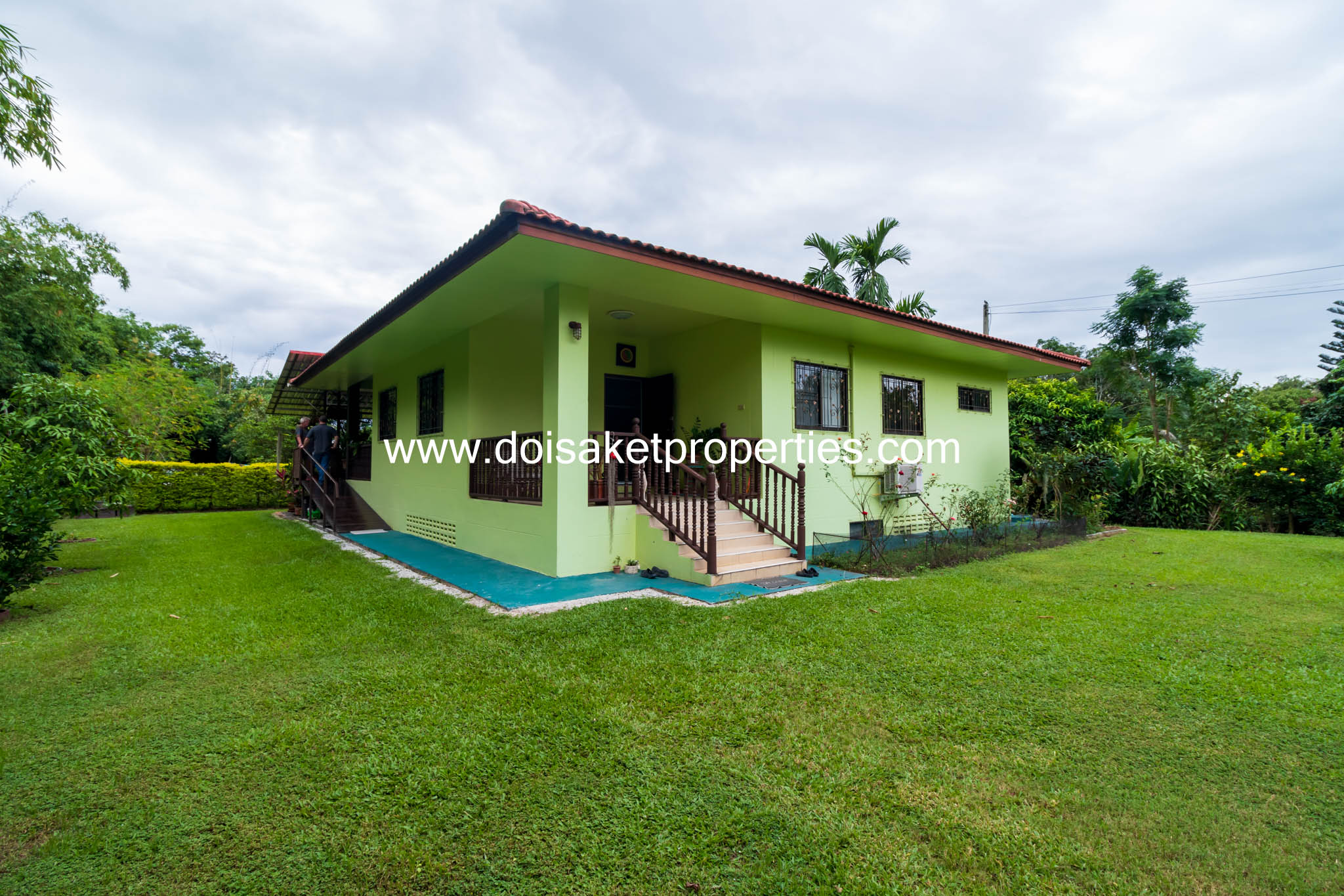 San Sai-DSP-(HS302-03) 3-Bedroom House on a Beautiful Plot of Land for Sale in San Pa Pao