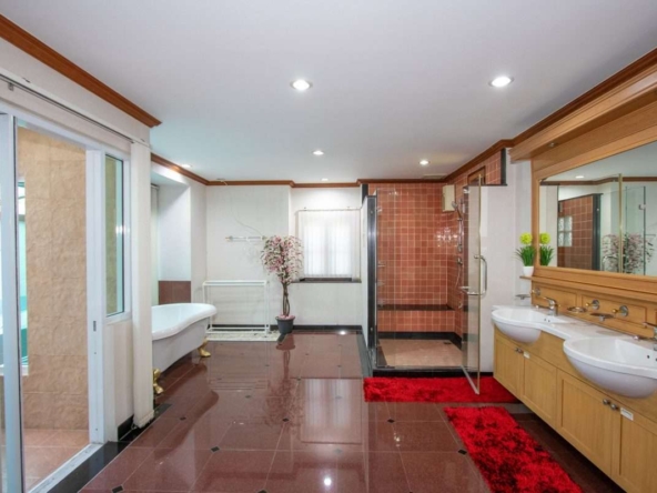 6 Bedroom Lanna Style House at Laddarom Elegance Payap Chiang Mai-PH-SANK160