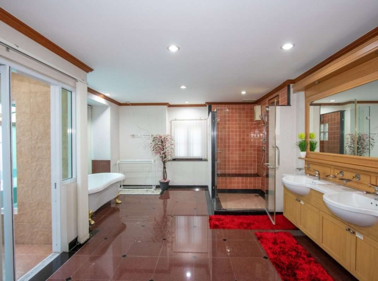 6 Bedroom Lanna Style House at Laddarom Elegance Payap Chiang Mai-PH-SANK160