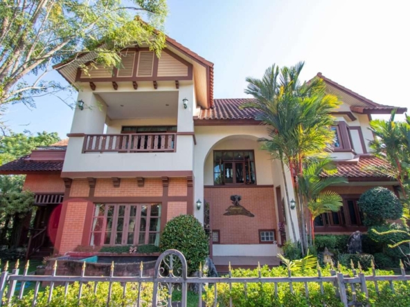 6 Bedroom Lanna Style House at Laddarom Elegance Payap Chiang Mai-PH-SANK160