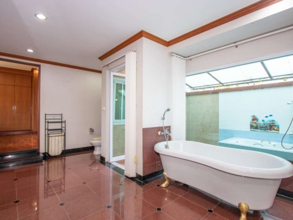 6 Bedroom Lanna Style House at Laddarom Elegance Payap Chiang Mai-PH-SANK160