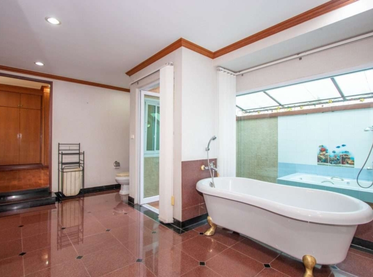 6 Bedroom Lanna Style House at Laddarom Elegance Payap Chiang Mai-PH-SANK160