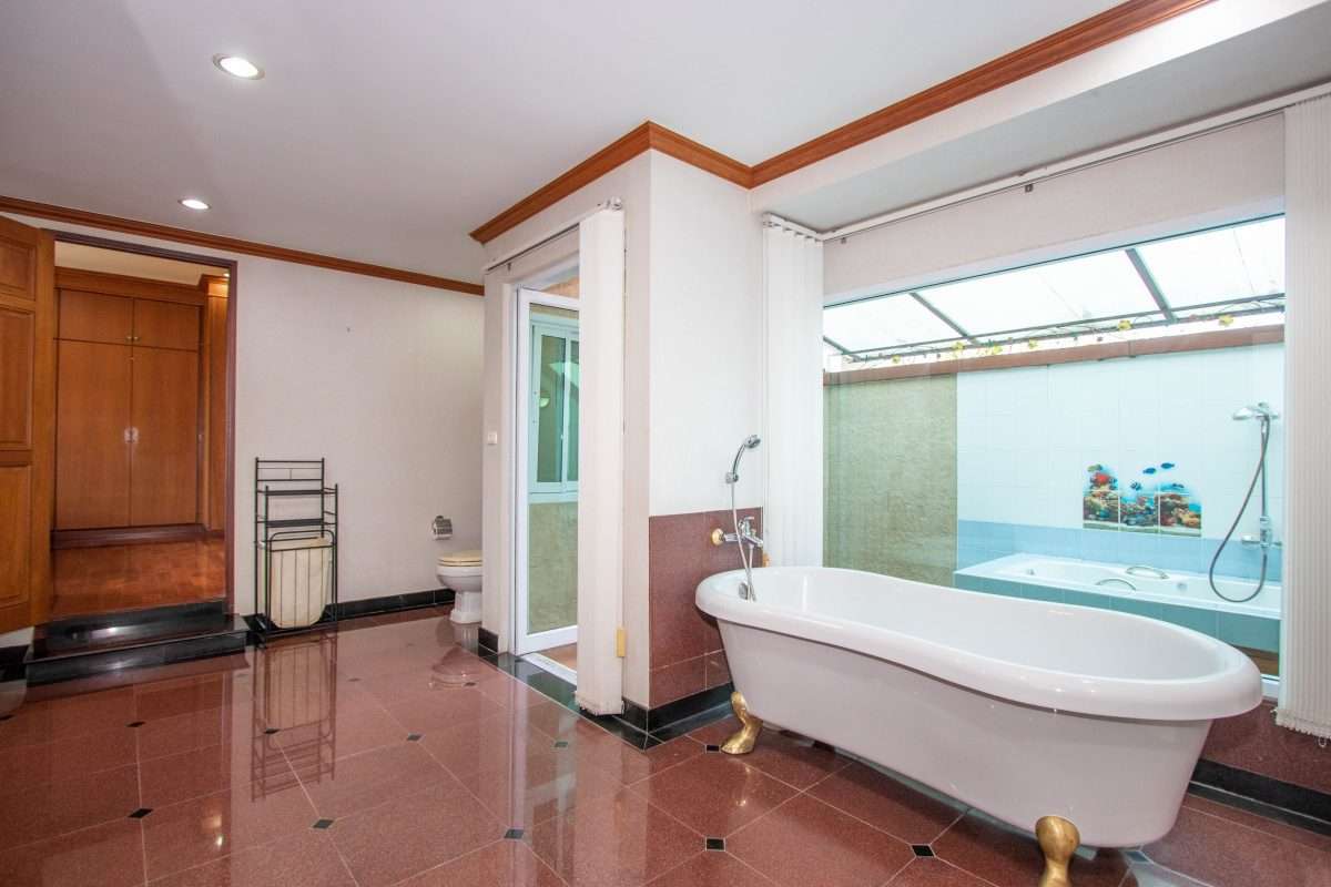 6 Bedroom Lanna Style House at Laddarom Elegance Payap Chiang Mai-PH-SANK160