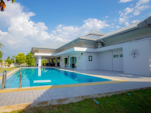 Exquisite Retreat: Luxury Pool Villa on Expansive 2 Rai Plot-PH-SAN388