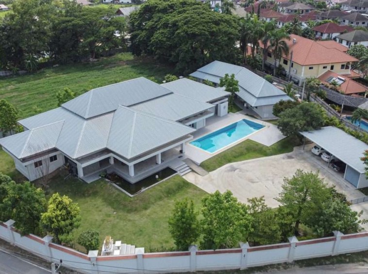 Exquisite Retreat: Luxury Pool Villa on Expansive 2 Rai Plot-PH-SAN388