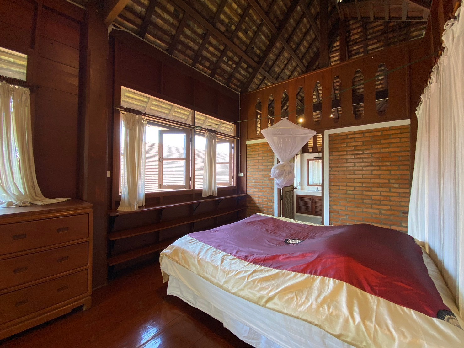 Beautiful Thai style 6 bedrooms for sale and rent in Saraphi-SHG-HS479