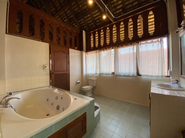 Beautiful Thai style 6 bedrooms for sale and rent in Saraphi-SHG-HS479