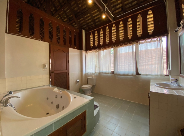 Beautiful Thai style 6 bedrooms for sale and rent in Saraphi-SHG-HS479