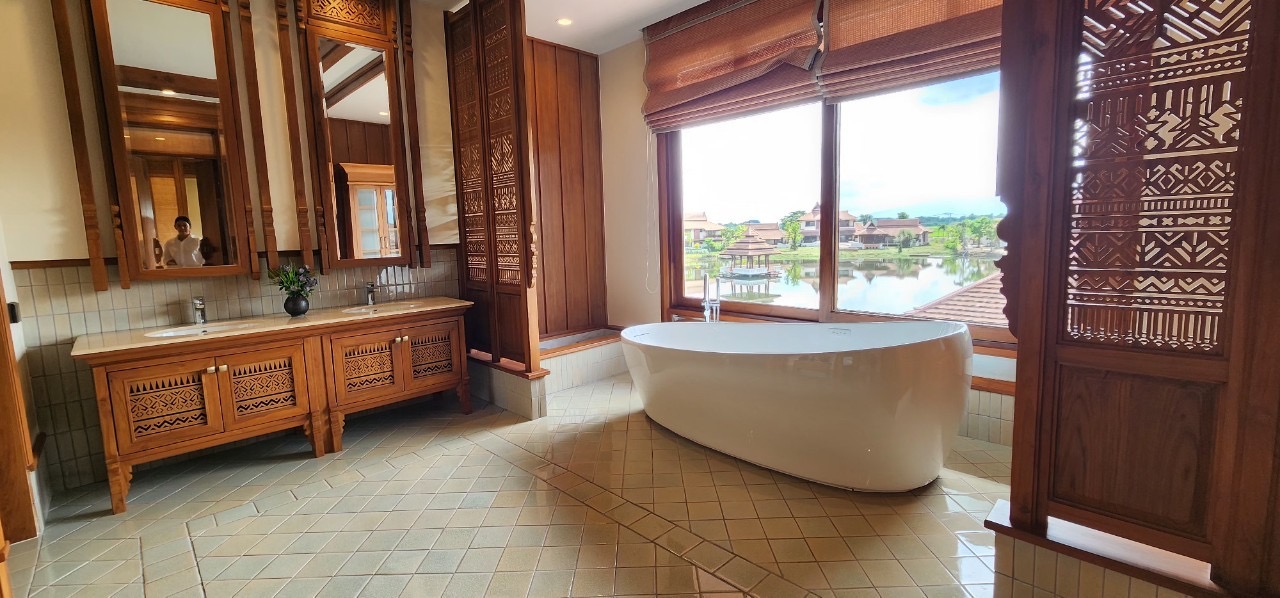 Magnificent 5 Bedroom Lanna Pool Villa for sale in Luang Nua Doi Saket-SHG-HS502