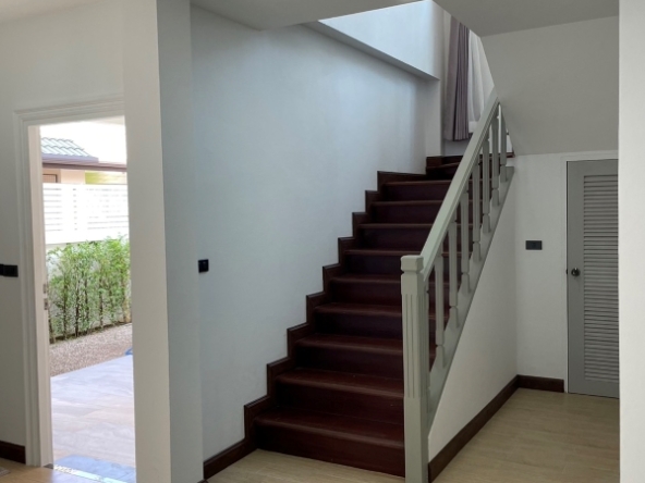 Newly refurbished 4 bedroom house with pool for sale in San Kamphaeang-SHG-HS483