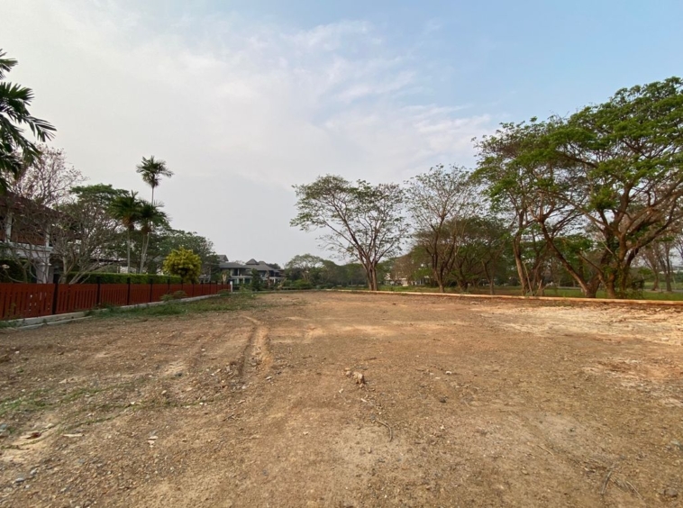 A plot by the lake for sale in Hang Dong-P-PLS786