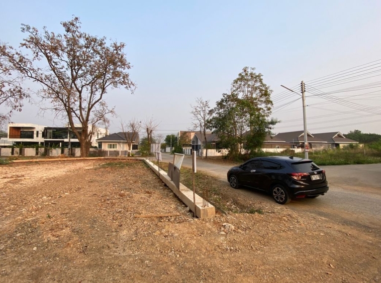 A plot by the lake for sale in Hang Dong-P-PLS786