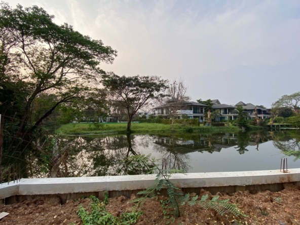 A plot by the lake for sale in Hang Dong-P-PLS786