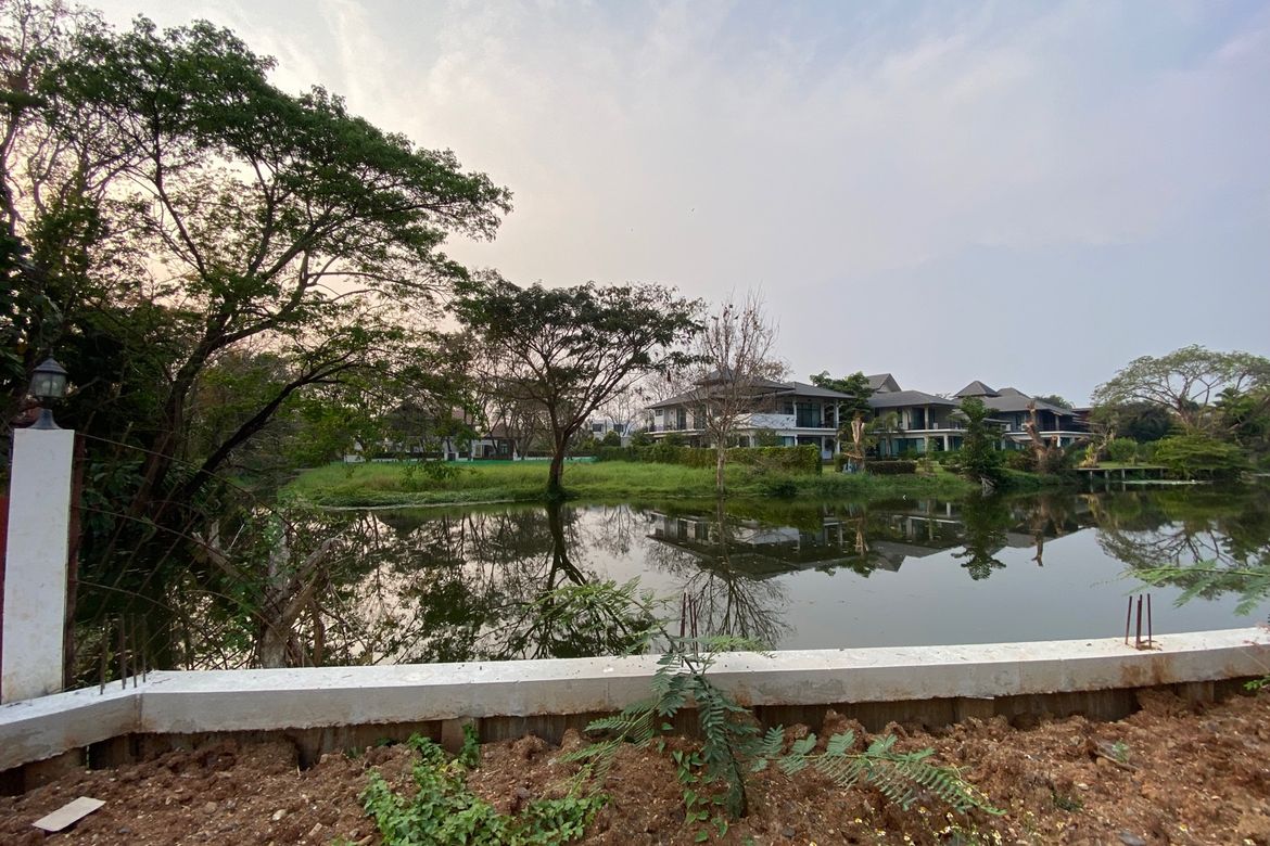 A plot by the lake for sale in Hang Dong-P-PLS786