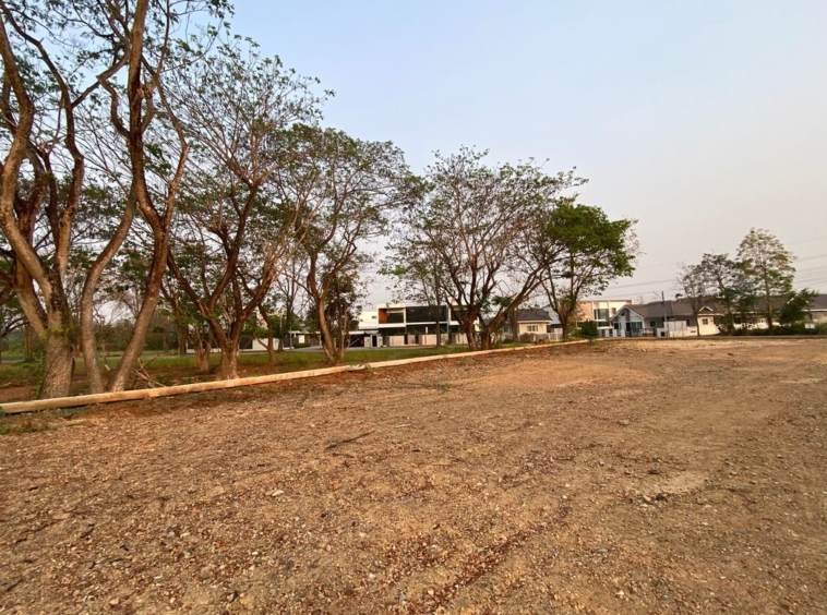 A plot by the lake for sale in Hang Dong-P-PLS786