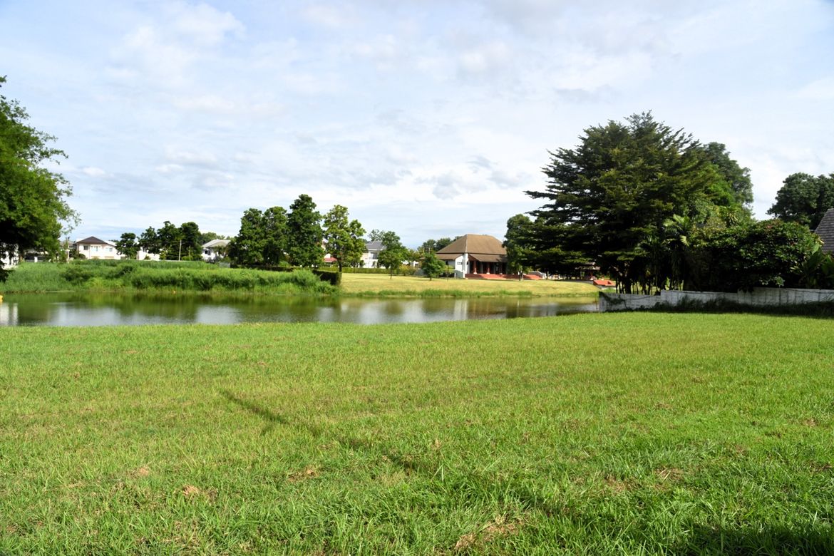 A beautiful plot by the lake for sale in Mae Rim