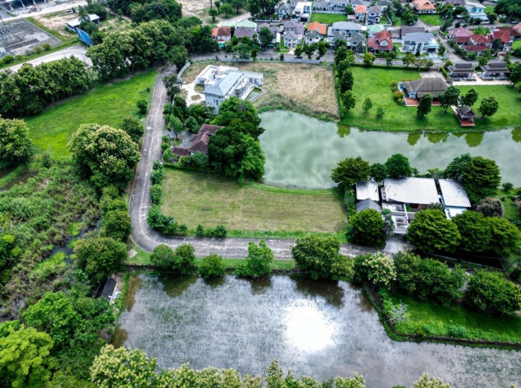 Prime Lakefront Site in Green Valley