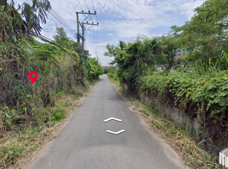 near Chiang Mai University.-MR-212LS