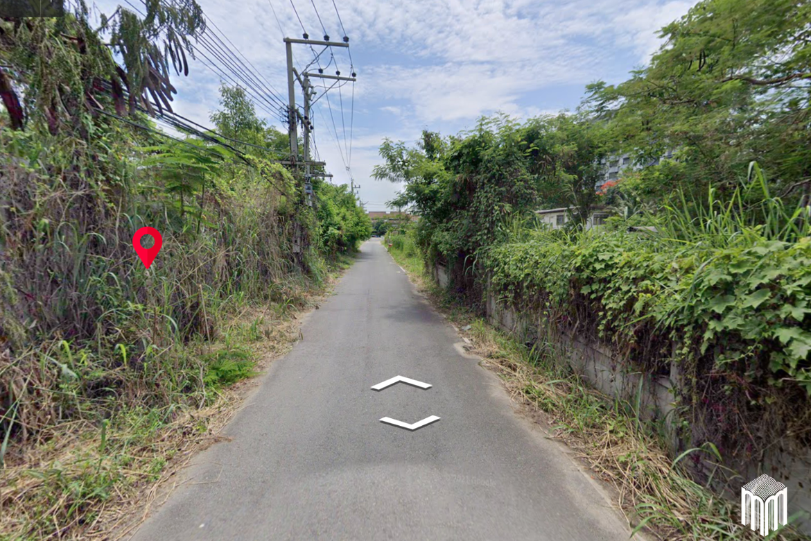 near Chiang Mai University.-MR-212LS