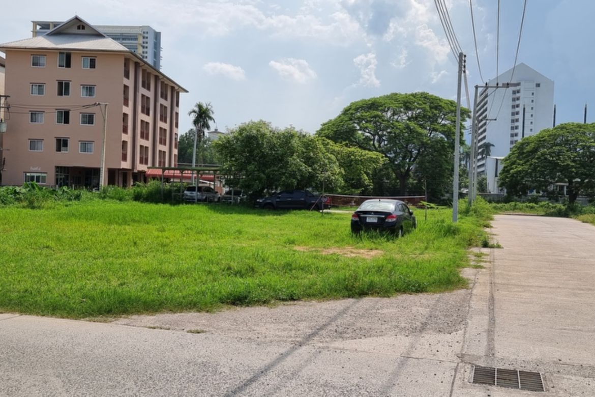 Land for sale behind Chiang Mai Rajabhat University