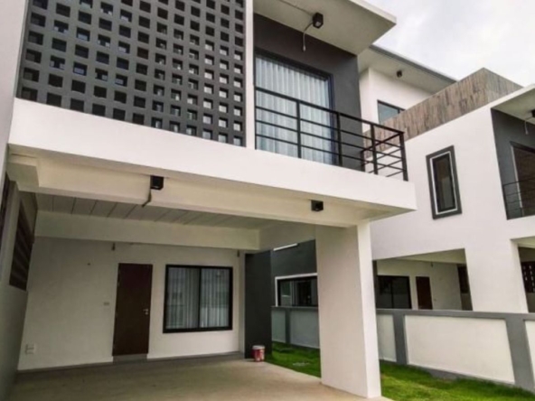 Brand new townhouse for sale in Sankhampeang