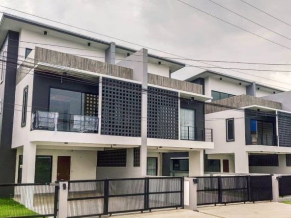 Brand new townhouse for sale in Sankhampeang