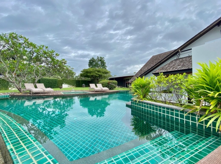 Luxury pool villa for rent in Mae Rim