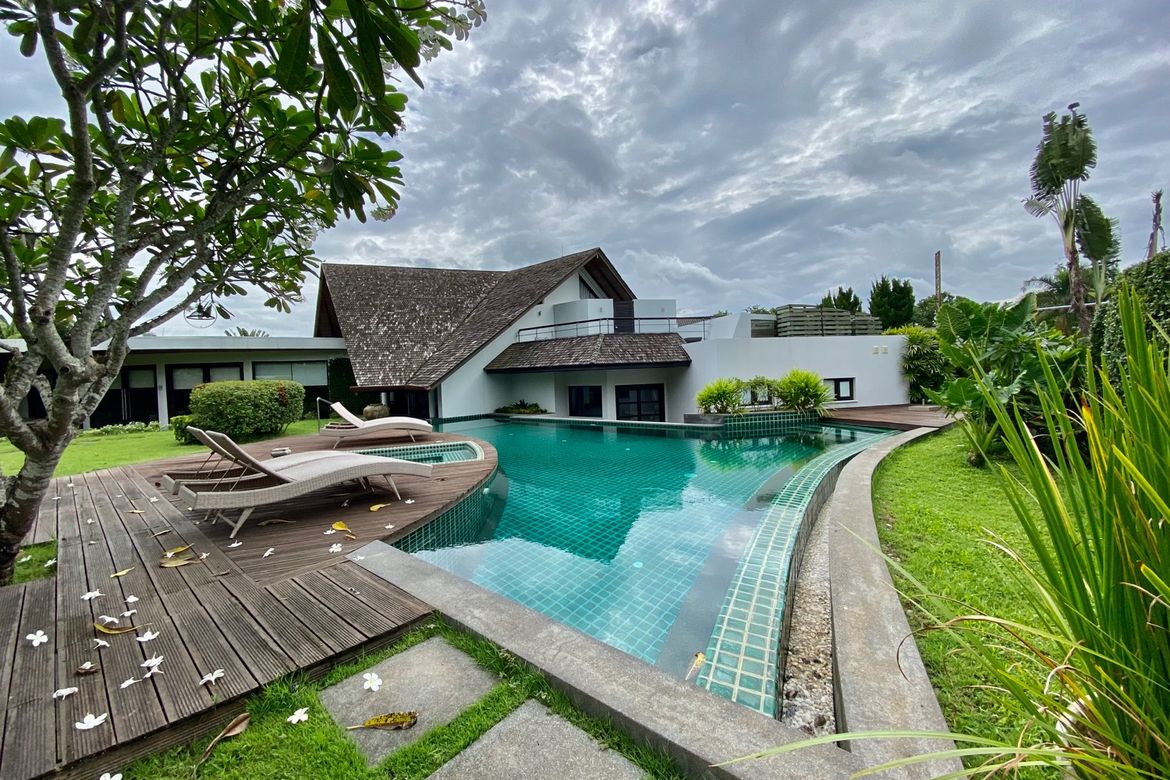 Luxury pool villa for rent in Mae Rim